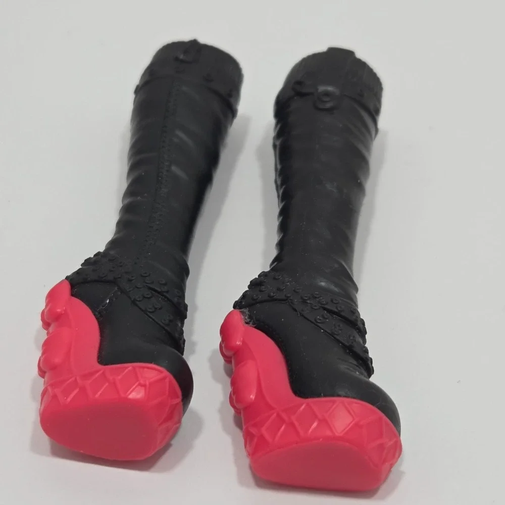 Monster High Meowlody Wheelin' Werecats Red/Pink Bow Heel Boots Shoes